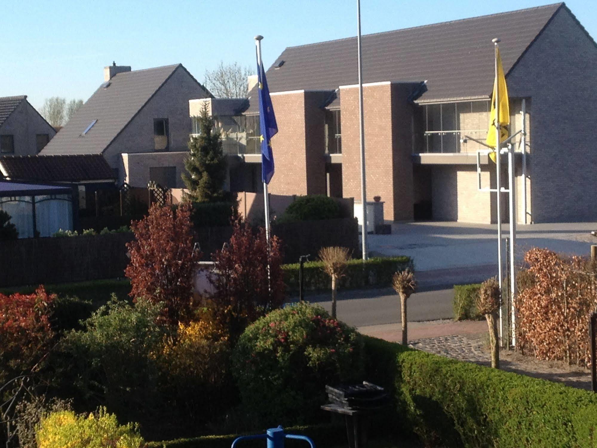 Logies Ternier Acomodação com café da manhã Nieuwpoort Exterior foto